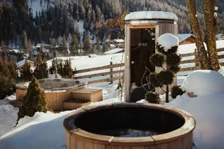 Wooden hot tubs surrounded by snow at Ostí Vedl